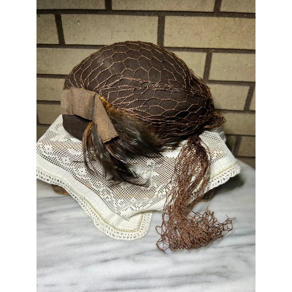 Vintage Neumann Endler Fairfield Brown Wool Felt Pillbox Hat Veil Feathers Bow